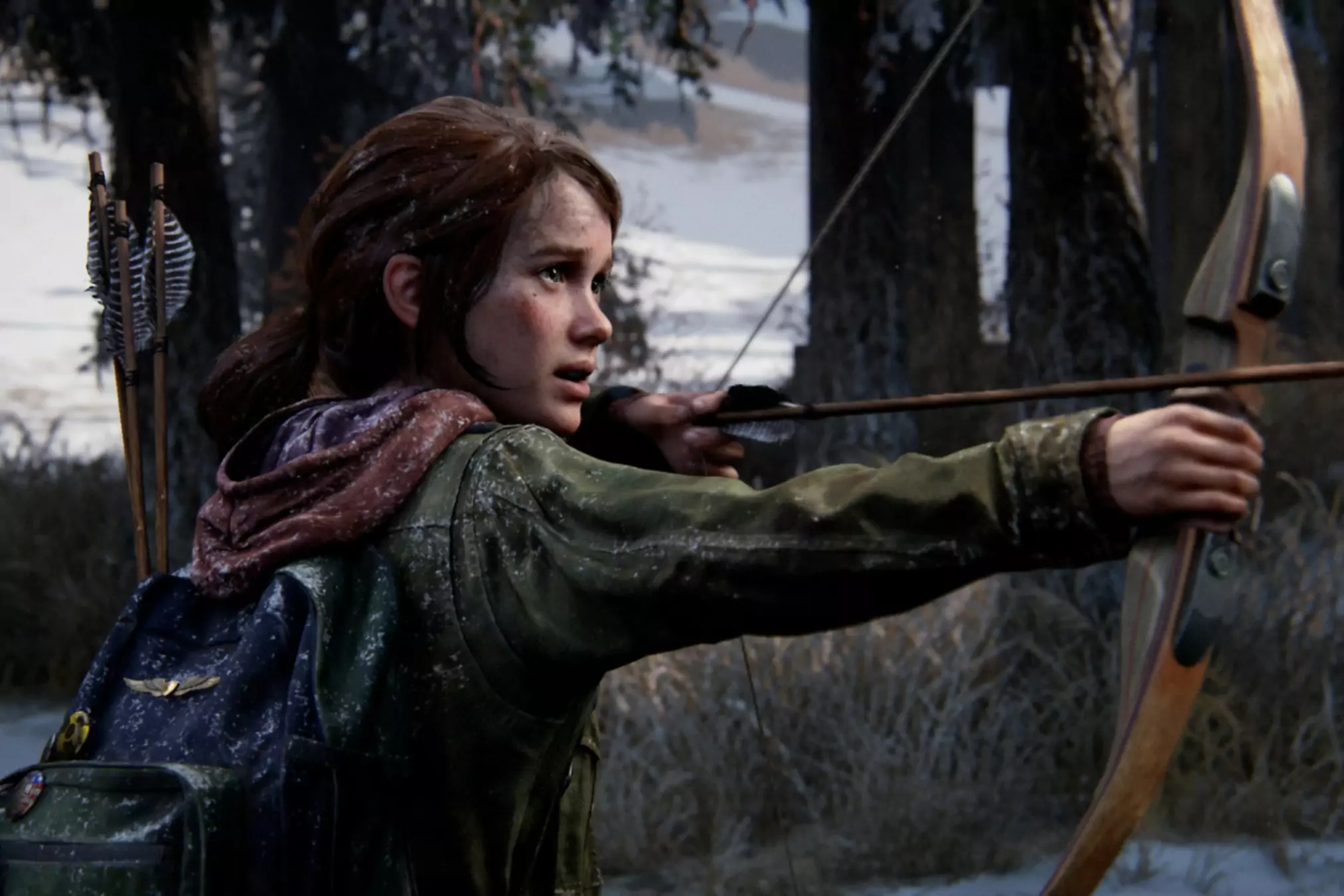 Skærmbillede af The Last of Us Part One med en figur, der sigter med bue og pil