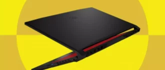 Computer portatile da gioco MSI Katana GF66 su sfondo geometrico astratto