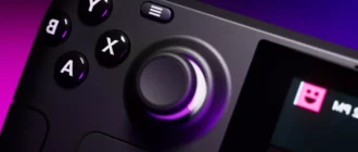 Valve Steam Deck ekranının ve kontrollerinin yakından görünümü