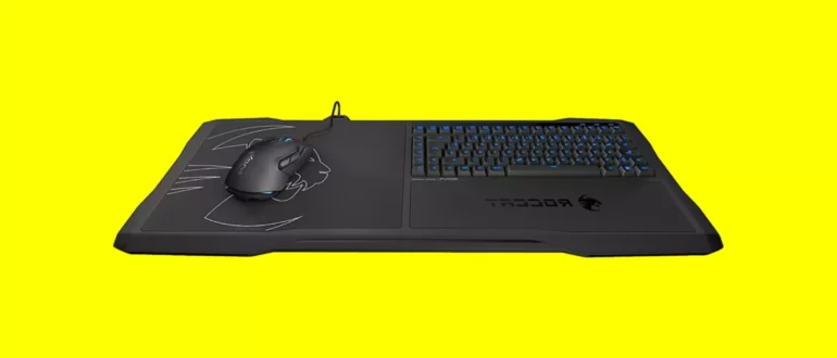 ROCCAT Sova Gaming Lapboard s připojenou klávesnicí a myší